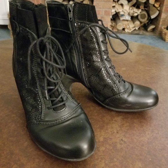 Elegant Black Ankle Boots - Picture 2 of 9